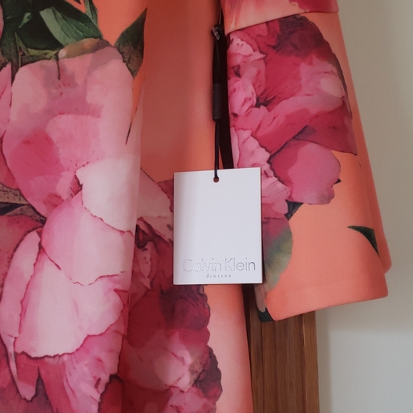 NWT Calvin Klein body con sleath floral bell dress - Picture 8 of 8